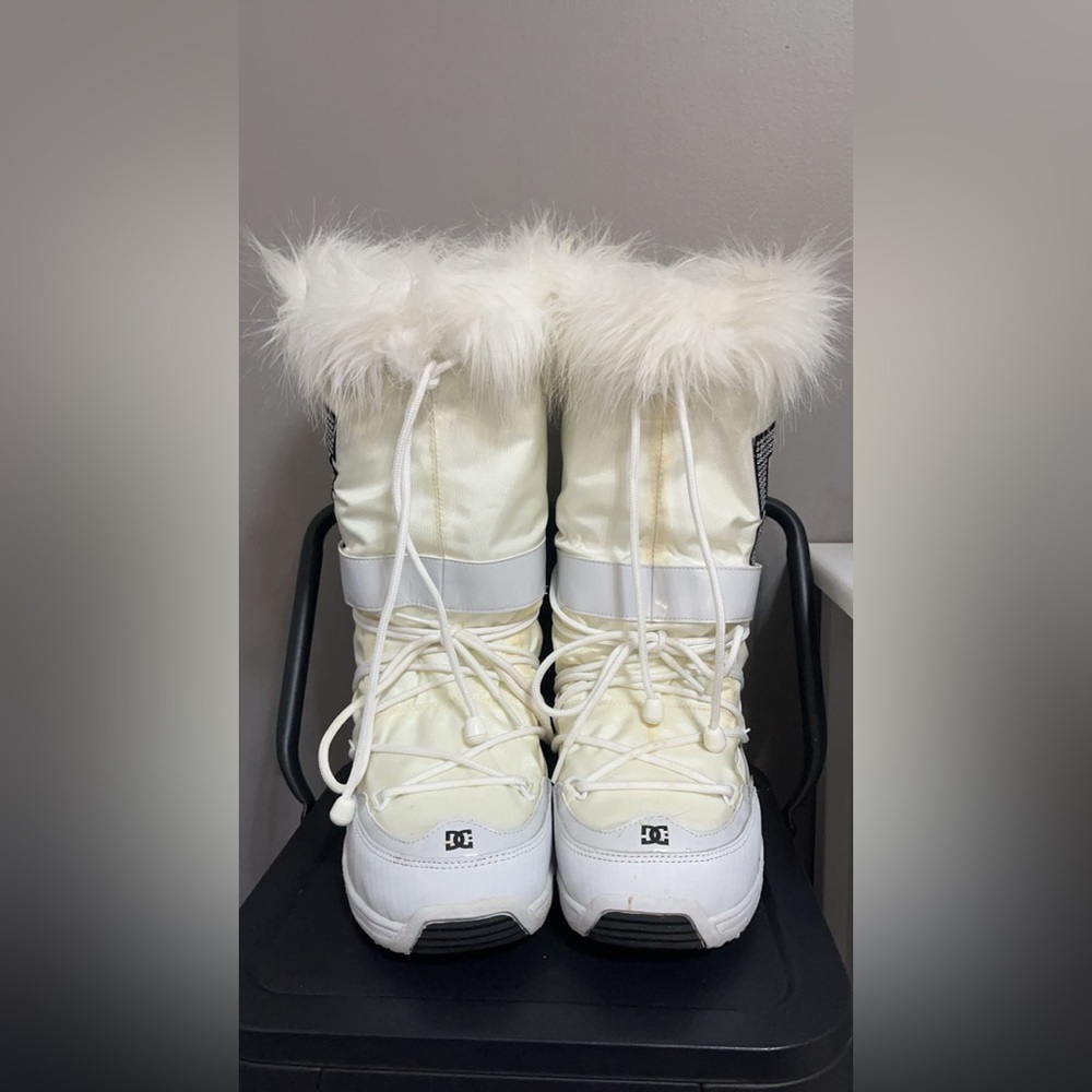White DC Chalet Furry Boots - Picture 4 of 7